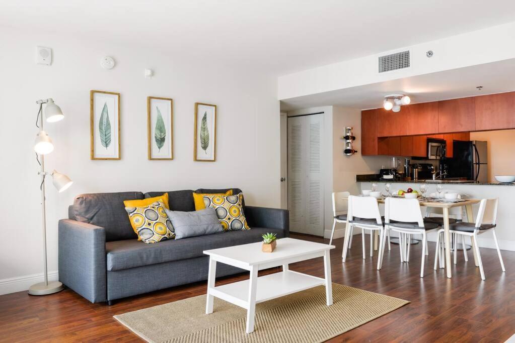Luxury 2 Bedroom At Brickell With Pool Miami